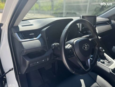 Toyota RAV4 2019 белый - фото 17