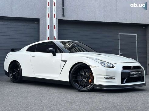 Nissan GT-R 2013 - фото 16