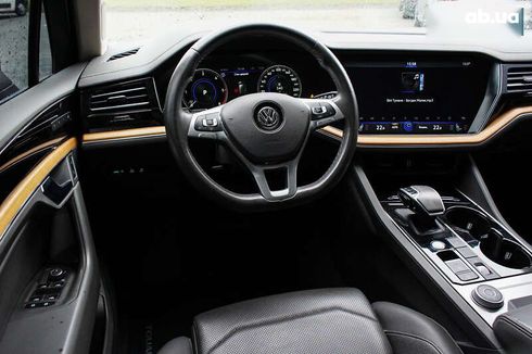 Volkswagen Touareg 2018 - фото 19