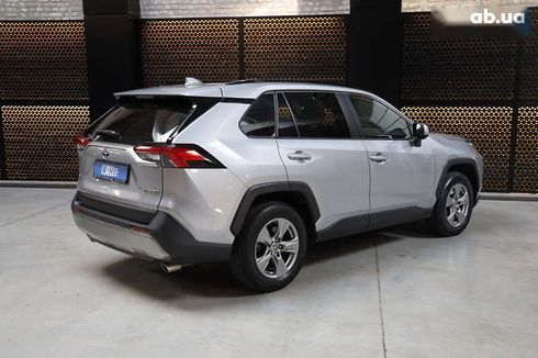 Toyota RAV4 2023 - фото 8