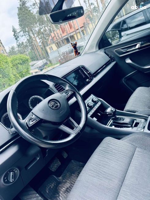 Skoda Karoq 2018 серый - фото 15