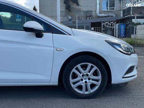Opel Astra 2018 белый - фото 14