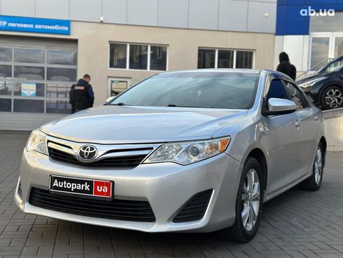 Toyota Camry 2014 серый - фото 18