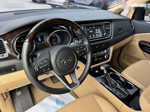 Kia Carnival 2018 - фото 12