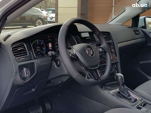Volkswagen e-Golf 2020 - фото 24