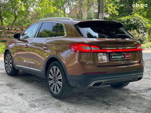 Lincoln MKX 2018 коричневый - фото 9