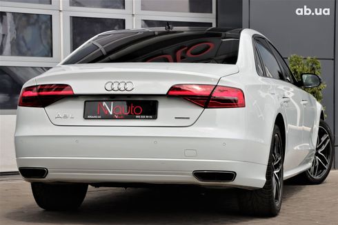Audi A8 2017 белый - фото 4