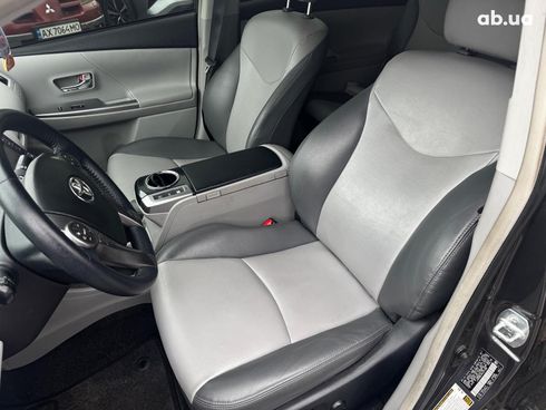 Toyota Prius V 2017 серый - фото 21