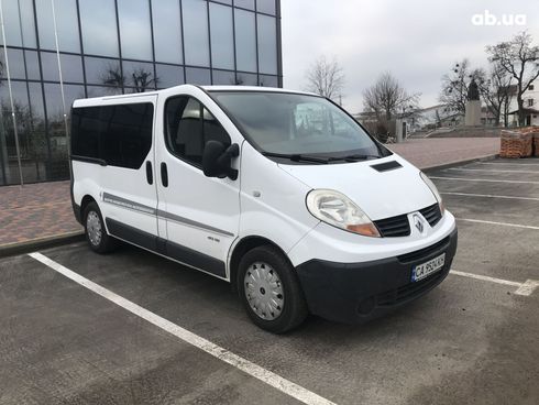 Renault Trafic 2007 белый - фото 9