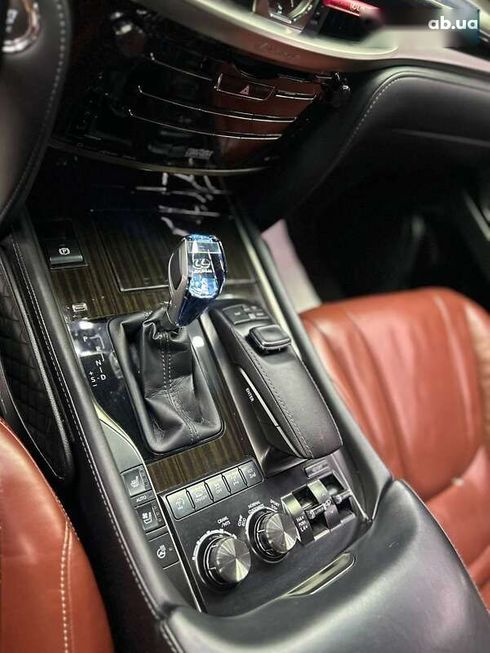Lexus LX 2017 - фото 13
