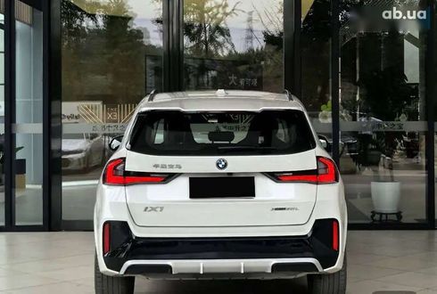 BMW iX1 2023 - фото 4