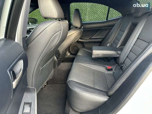 Lexus IS 2019 - фото 19