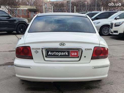 Hyundai Sonata 2005 белый - фото 5