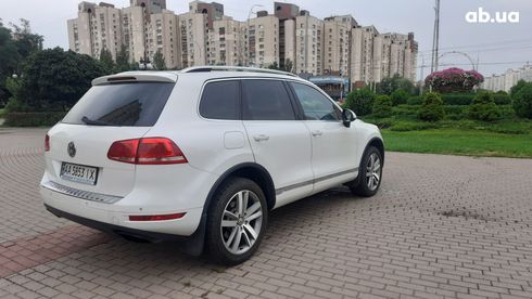 Volkswagen Touareg 2013 белый - фото 6