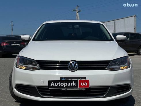 Volkswagen Jetta 2010 белый - фото 2