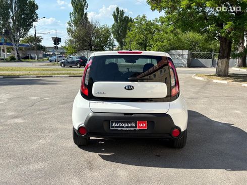 Kia Soul 2015 белый - фото 4