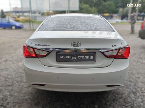 Hyundai Sonata 2016 белый - фото 7