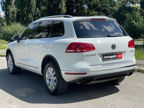 Volkswagen Touareg 2015 белый - фото 9