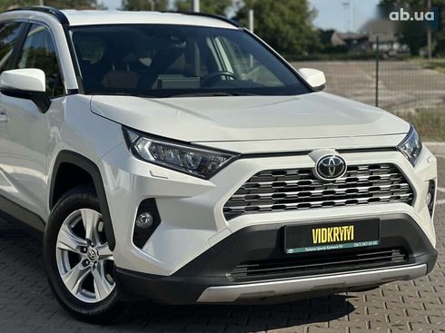 Toyota RAV4 2020 - фото 11