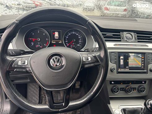 Volkswagen Passat 2015 серый - фото 15