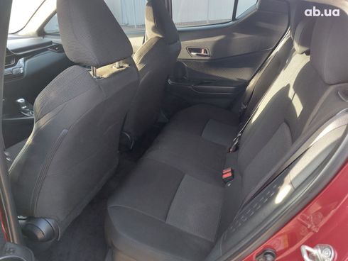 Toyota C-HR 2018 красный - фото 10