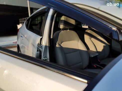 Hyundai Elantra 2016 - фото 28