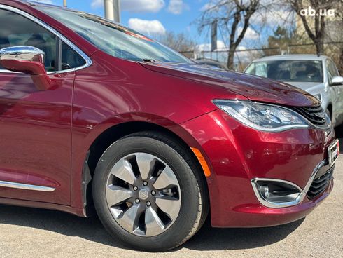 Chrysler Pacifica 2017 красный - фото 16
