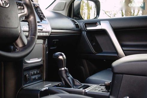 Toyota Land Cruiser Prado 2017 - фото 30