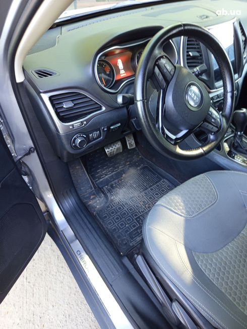 Jeep Cherokee 2016 серебристый - фото 9