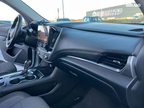 Chevrolet Traverse 2017 серый - фото 40