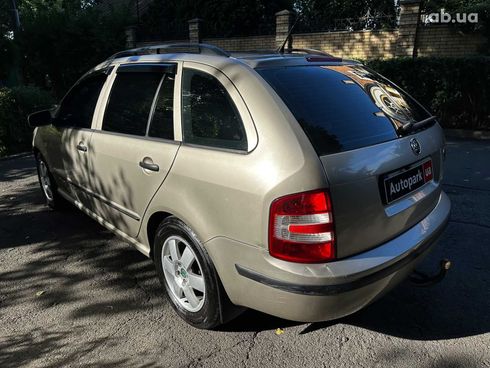 Skoda Fabia 2005 бежевый - фото 7