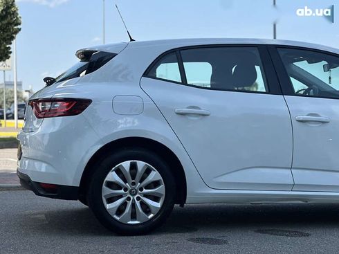 Renault Megane 2018 - фото 12
