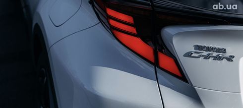 Toyota C-HR Hybrid 2022 - фото 4