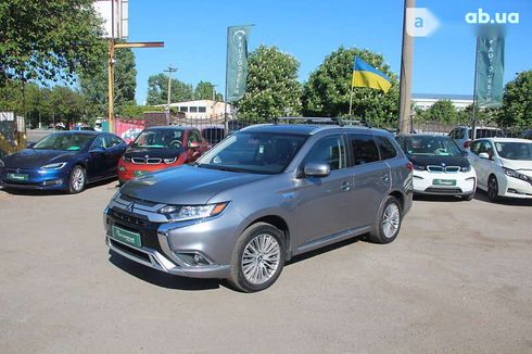 Mitsubishi Outlander 2019 - фото 12