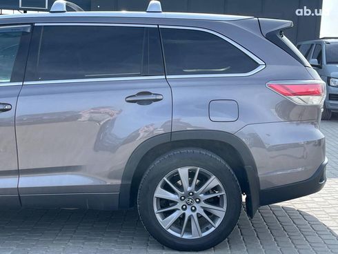 Toyota Highlander 2016 серый - фото 11