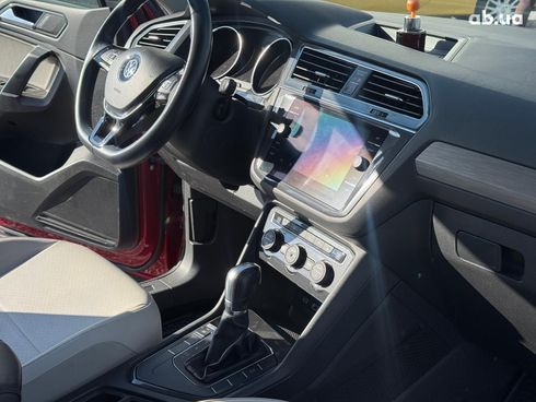 Volkswagen Tiguan 2017 красный - фото 23