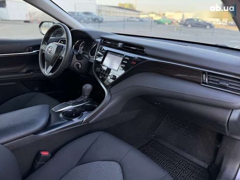 Toyota Camry 2019 - фото 16