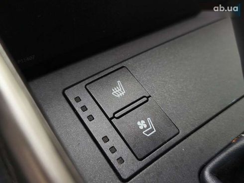 Lexus IS 2017 - фото 23