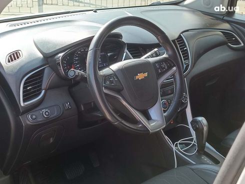 Chevrolet Trax 2019 серый - фото 17