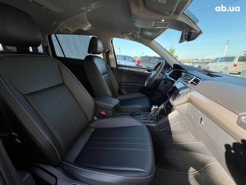 Volkswagen Tiguan 2021 черный - фото 18