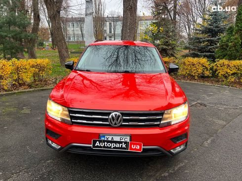 Volkswagen Tiguan 2018 оранжевый - фото 2