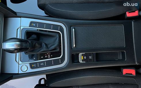 Volkswagen Passat 2017 - фото 17