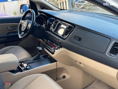 Kia Carnival 2017 белый - фото 40