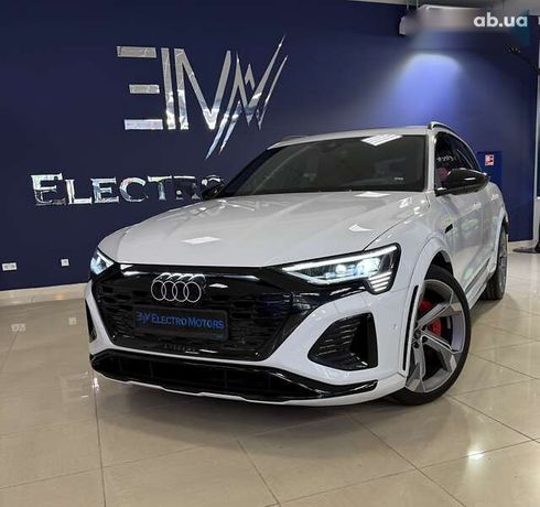 Audi SQ8 e-tron 2023 - фото 6