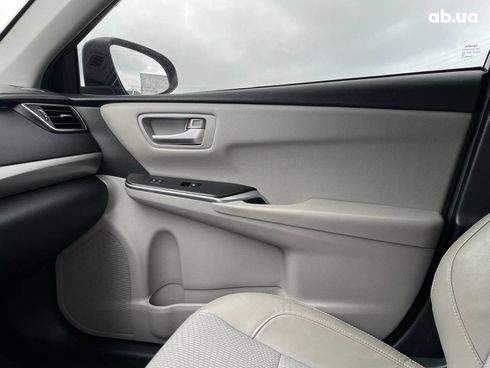 Toyota Camry 2016 серый - фото 24