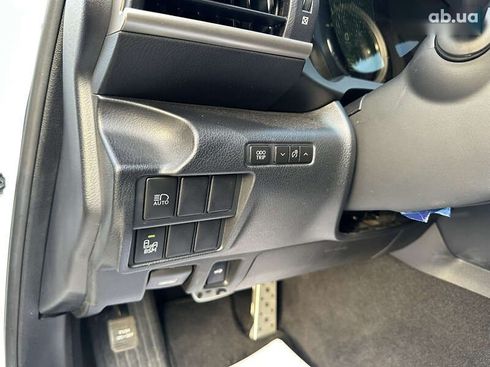 Lexus IS 2019 - фото 11