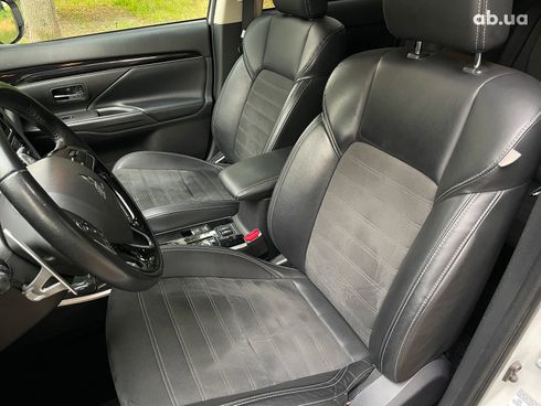 Mitsubishi Outlander 2019 белый - фото 20