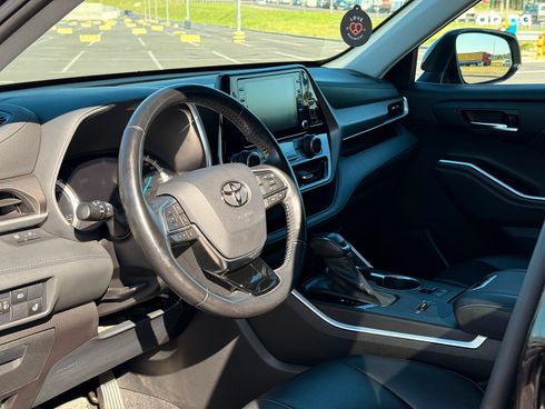 Toyota Highlander 2021 коричневый - фото 18