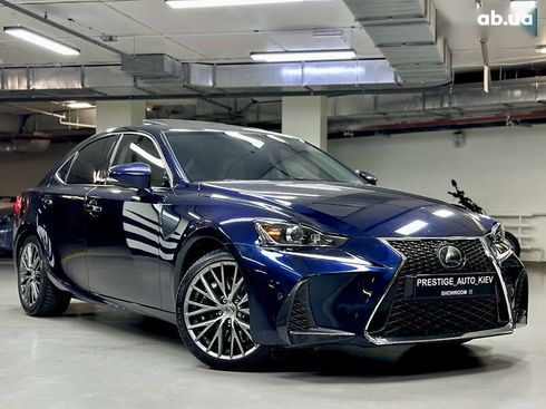 Lexus IS 2017 - фото 2