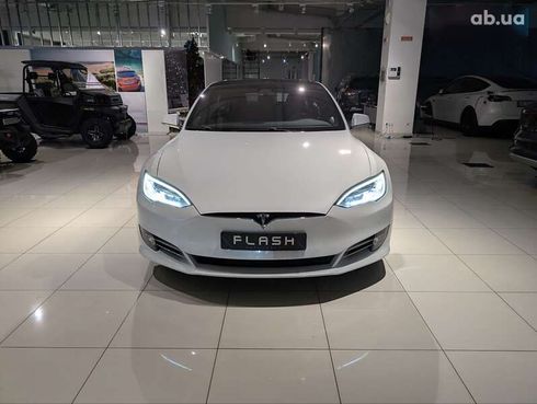 Tesla Model S 2018 - фото 16